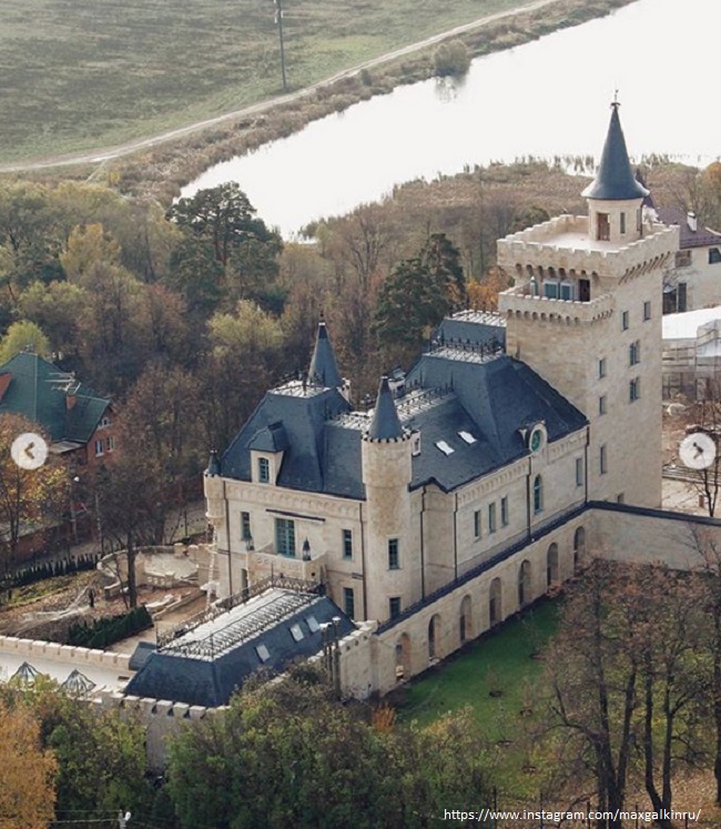Замок Максима Галкина - фото из архива z-aya.ru - ««Instagram» запрещённая организация на территории РФ»