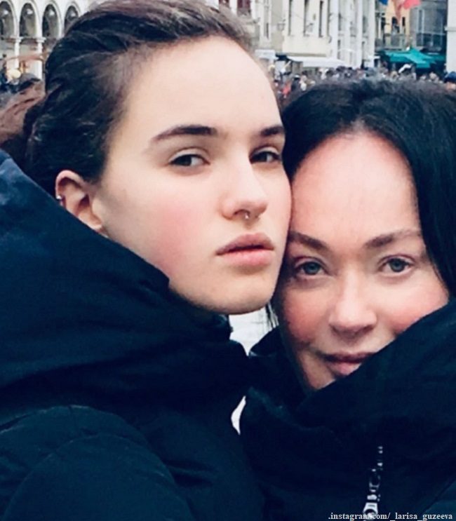 Лариса Гузеева с дочерью - фото из архива z-aya.ru - ««Instagram» запрещённая организация на территории РФ»