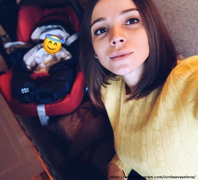 Жена Ивана Жидкова с ребенком 