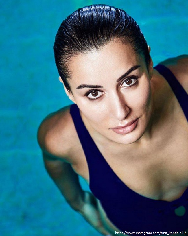 Тина Кнделаки удивила не спортивной фигурой в купальнике  