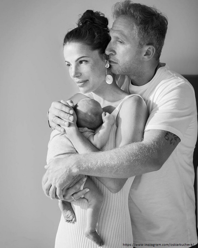 Оскар Кучера с женой и ребенком