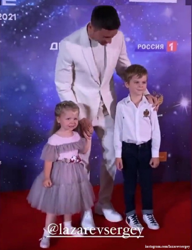 Сергей Лазарев с детьми