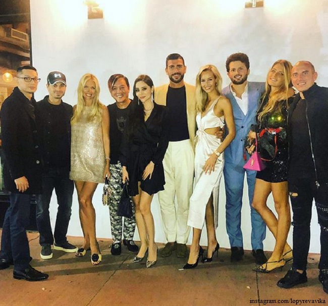 Виктория Лопырева и Игорь Блатов с друзьями в Майами