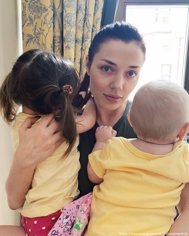 Жена Глеба Матвейчука с детьми 