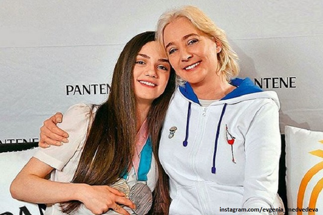 Евгения Медведева с мамой Жанной Девятовой
