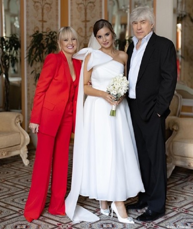 Светлана Лазарева с дочерью и мужем