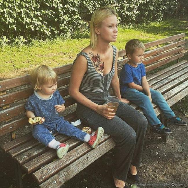 Евгения Осипова с детьми