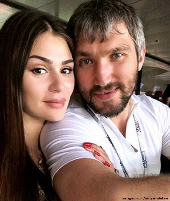 Александр Овечкин с женой - фото из архива z-aya.ru - ««Instagram» запрещённая организация на территории РФ»