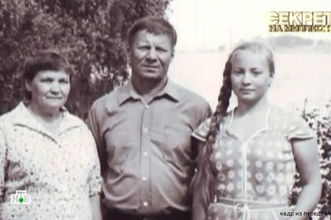 14-летняя Светлана Пермякова со своими родителями