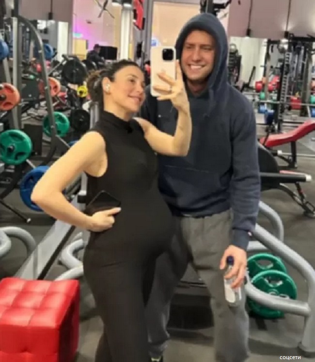 Павел Прилучный с беременной женой 