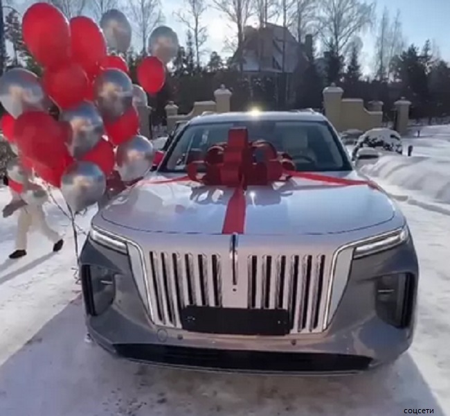 Оксана Самойлова подарила детям машину за пятнадцать миллионов