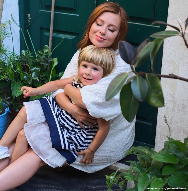 Юлия Савичева с дочерью Анной