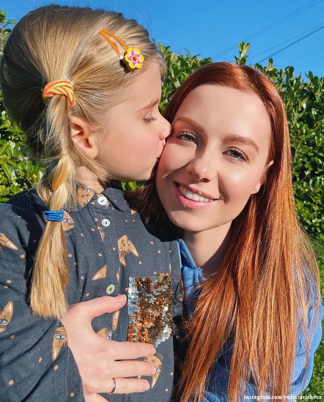 Юлия Савичева с дочерью Аней