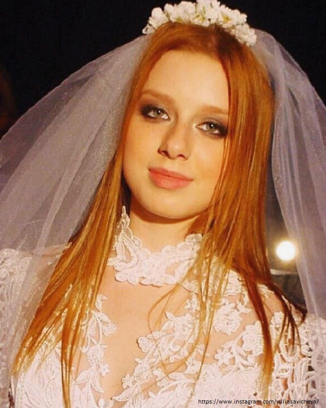 Юлия Савичева в свадебном платье 