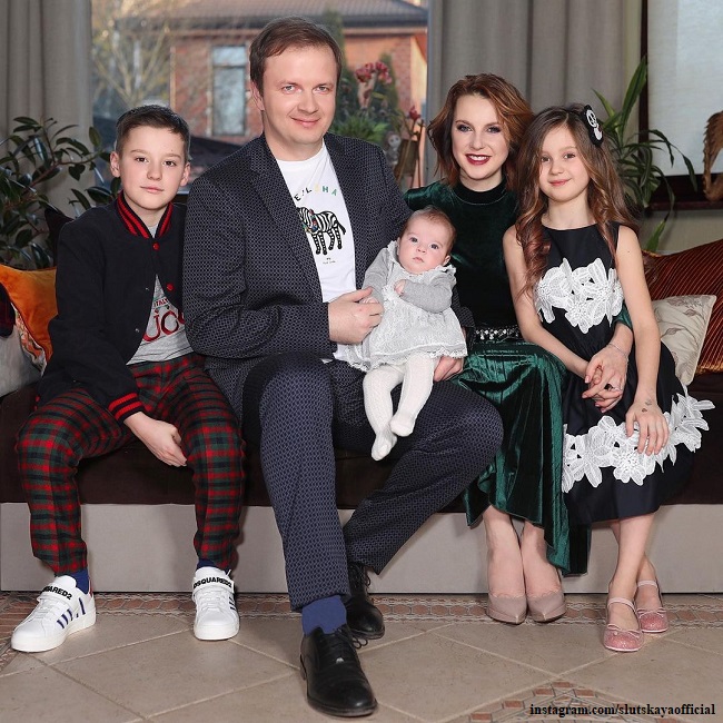 Ирина Слуцкая с семьей 