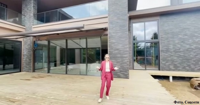 Ксения Собчак показывает свой новый дом на Рублевке