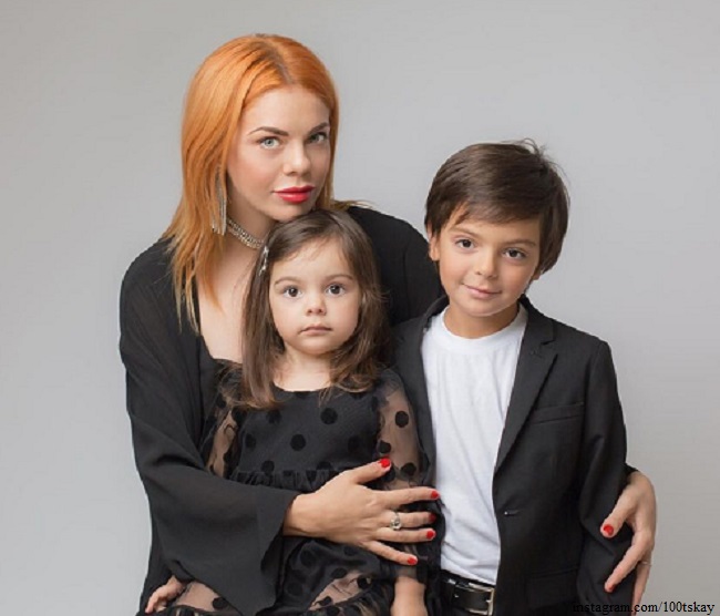 Анастасия Стоцкая с детьми 