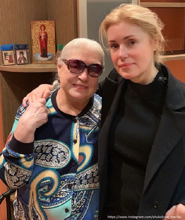 Мария Шукшина с мамой - фото из архива z-aya.ru - ««Instagram» запрещённая организация на территории РФ»