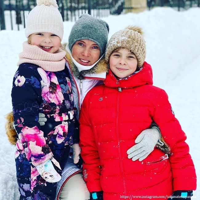 Татьяна Тотьмянина показала зимние забавы дочери 