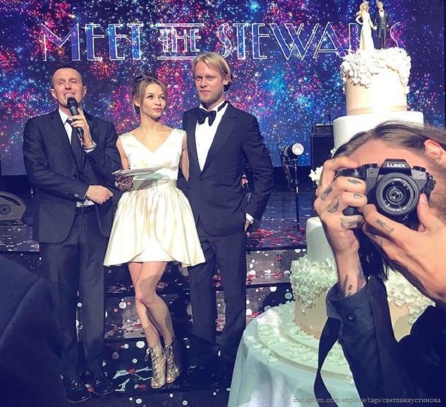 Светлана Устинова с Ильей Стюартом устроили пышную свадьбу в одном из павильонов «Мосфильма»