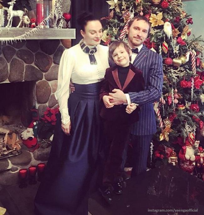 Елена Ваенга с мужем Романом Садырбаевым и сыном Ваней
