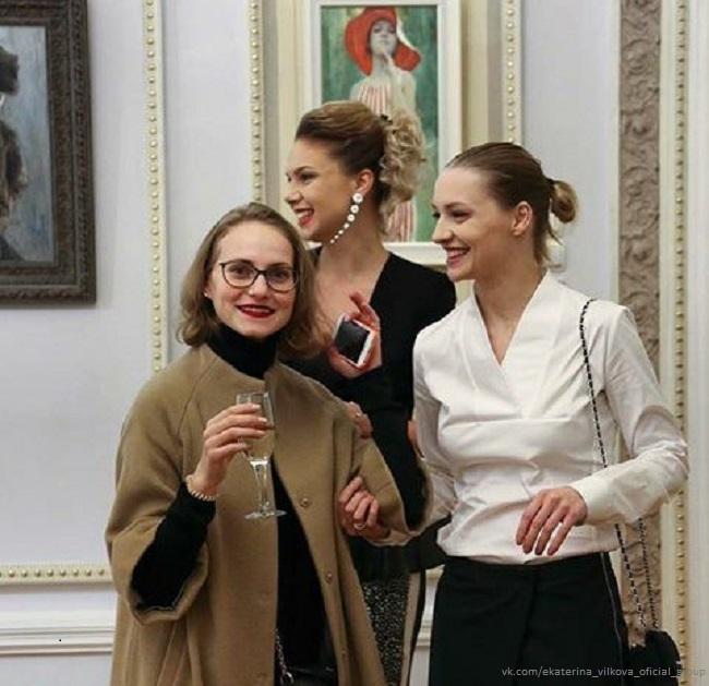Екатерина Вилкова побывала на модном вернисаже
