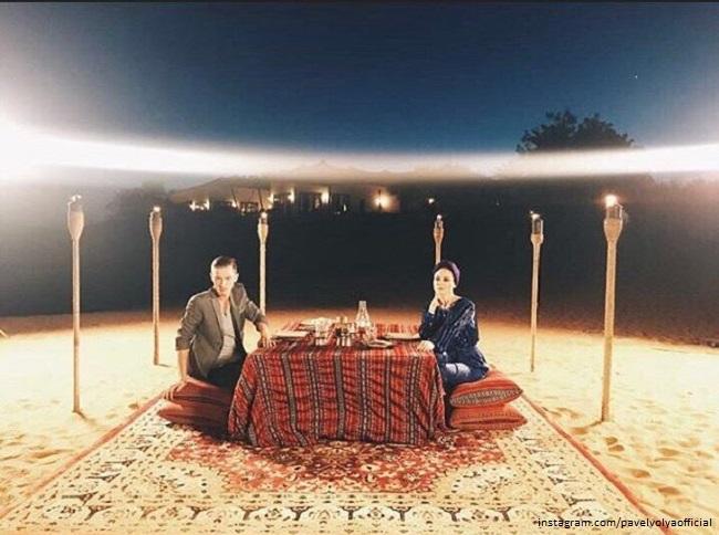 Паел Воля и Ляйсан Утяшева на романтическом ужине в пустыне