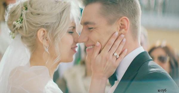 Алексей Воробьев показал свадьбу своей мечты в клипе «Счастлив здесь и сейчас»