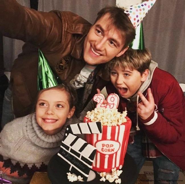Алексей Воробьев  отметил 29-день рождения в компании детей