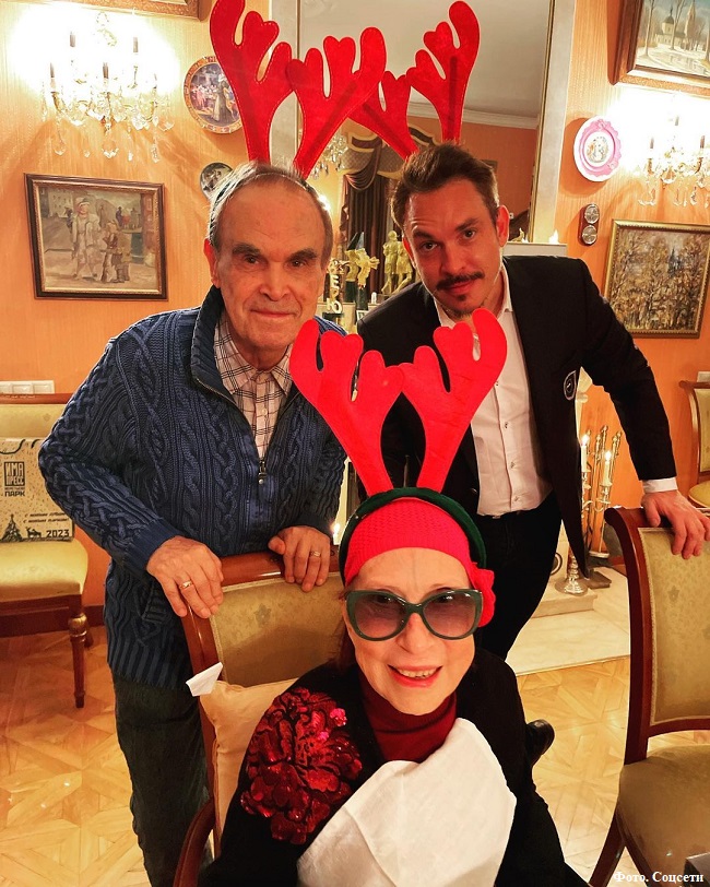 Инна Чурикова с мужем Глебом Панфиловым и сыном Иваном