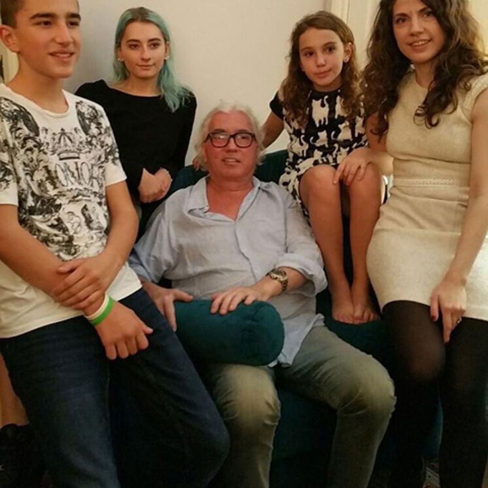 Дмитрий Хворостовский с детьми: Максим, Саша, Нина и Мария - приемная дочь