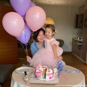 Подробнее: Анна Банщикова поделилась видео со дня рождения четырехлетней дочери   