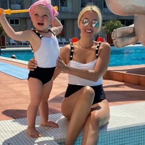 Подробнее: Дочка Леры Кудрявцевой показала, как умеет плавать в бассейне 