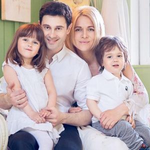 Подробнее: Жена и дети Антона Макарского серьезно заболели 
