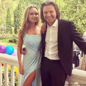 Подробнее: Дмитрий Маликов берет пример с дочери Стефании 