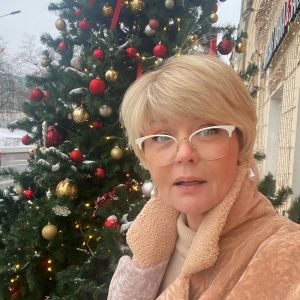 Подробнее: Юлия Меньшова опубликовала новогодний семейный снимок и вспомнила отца