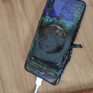 Подробнее: Как нужно заряжать телефон, чтобы не сгореть ?
