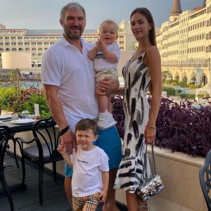 Подробнее: АнастасияШубская с отцом и сестрами отдыхает в Италии