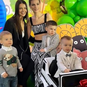 Подробнее: Жена Овечкина опубликовала фото с мужем и сыновьями с семейного праздника