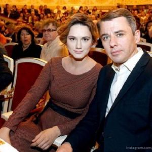 Подробнее: Игорь Петренко впервые появился с женой  на публике после рождения младшей дочери