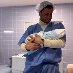 Подробнее: Павел Прилучный запечатлел жену с новорожденным сыном в квартире с необычным декором 