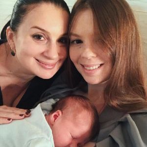 Подробнее: Дочь Екатерины Стриженовой показала новые фото своих близнецов