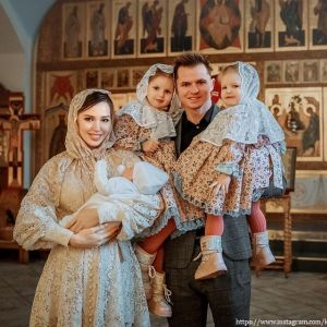 Подробнее: Дмитрий Тарасов поделился кадрами с крещения сына 