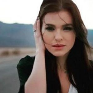 Подробнее: Елена Темникова представила видеоклип на песню «Ревность»