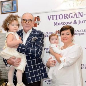 Подробнее: Жена Эммануила Виторгана показала капризы дочек 