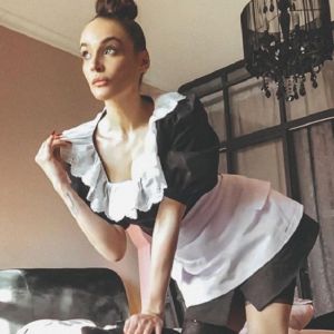 Подробнее: Алена Водонаева соблазняет мужчин сексуальным образом домработницы 