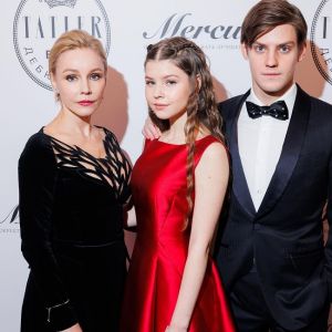 Подробнее: Павел Табаков привел 16-летнюю сестру на премьеру своего фильма