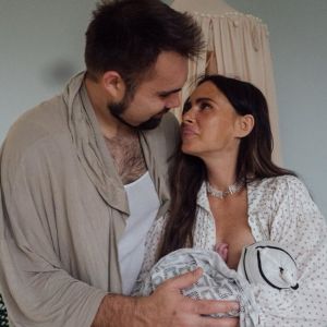 Подробнее: Саша Зверева в первый раз показала лицо новорожденного ребенка 